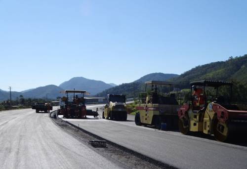 OBRA PRONTA NA BR 280 SEM POSSÍBILIDADE DE UTILIZAÇÃO ATUALMENTE -  GUARAMIRIM / SC 