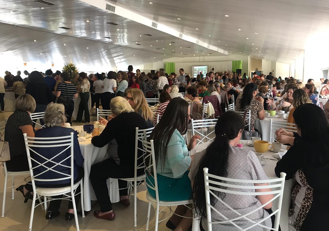 Voluntários ajudam hospital realizando Café Beneficente