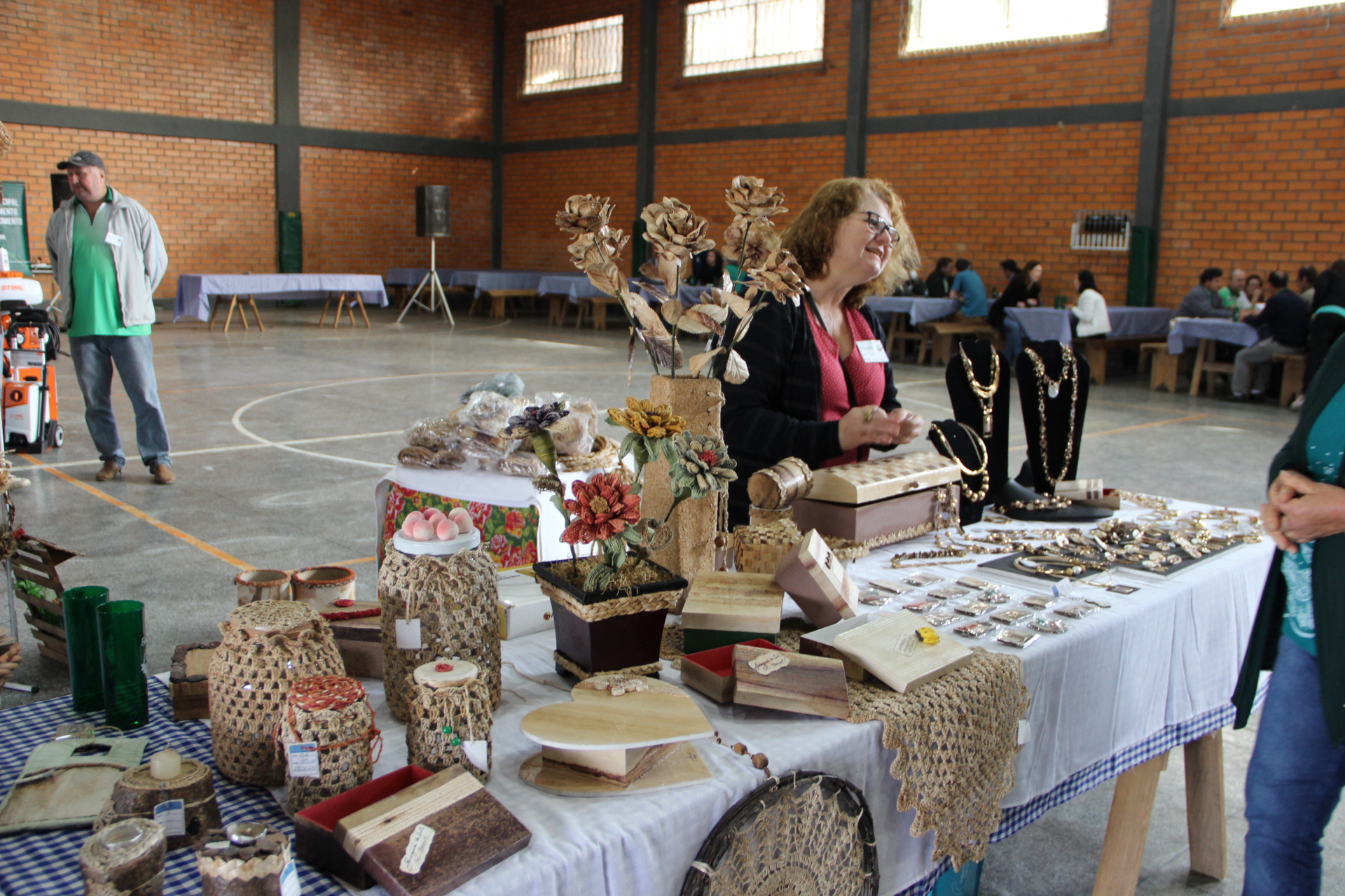 Fibra da bananeira se transforma em belas peças de decoração