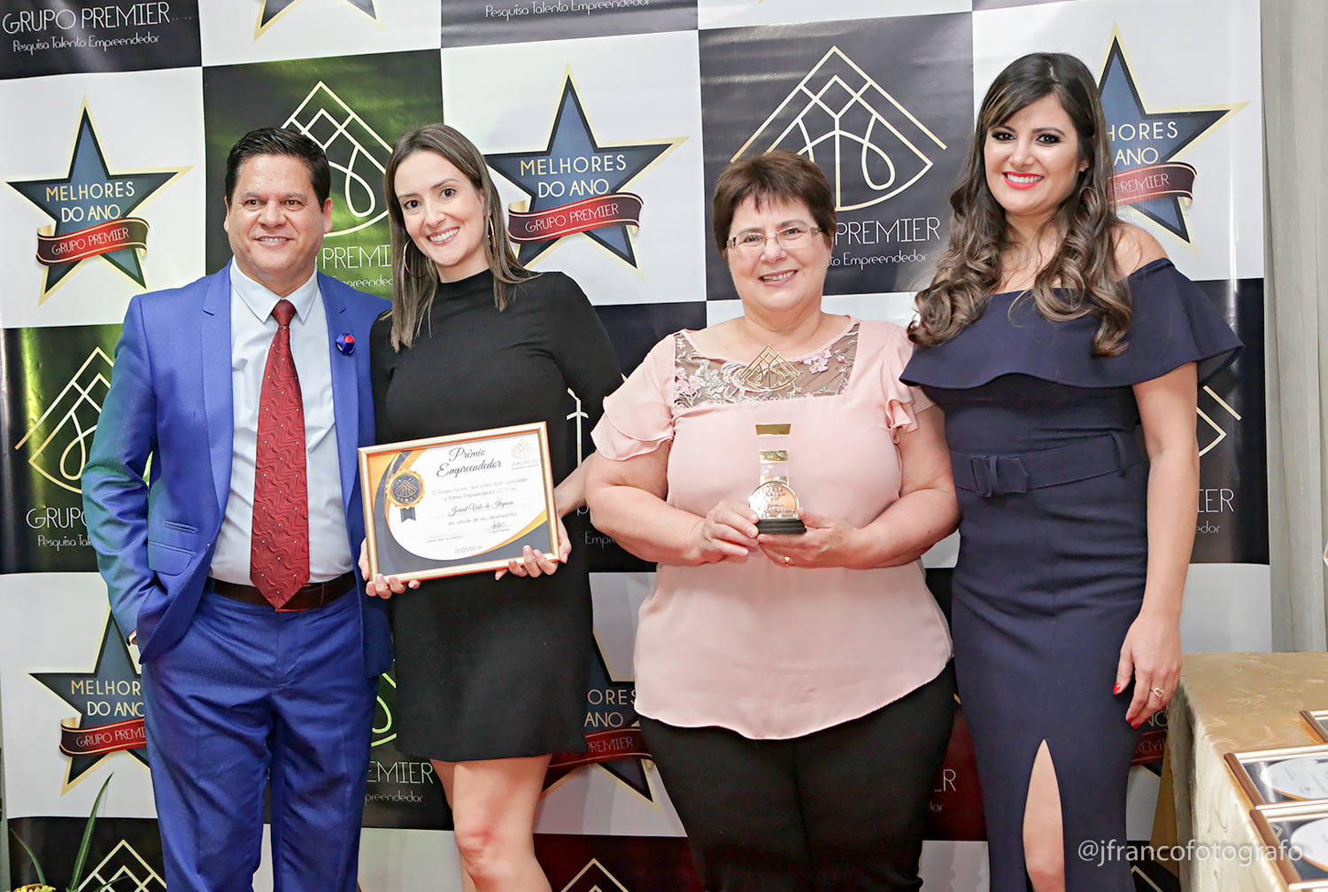 Grupo Premier entrega troféu aos destaques do ano em Guaramirim