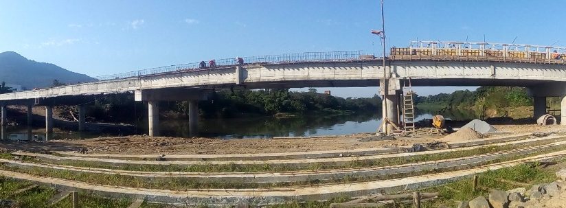Ponte do Bananal em fase de concretagem de laje Ponte do Bananal em fase de concretagem de laje