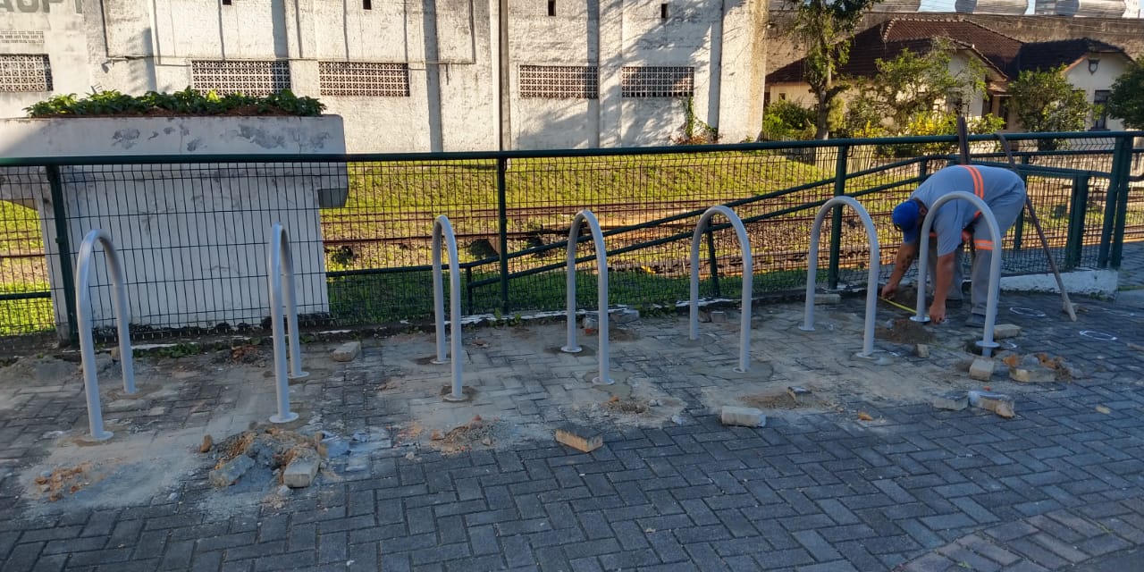 Mais bicicletários são instalados em diversos pontos da cidade