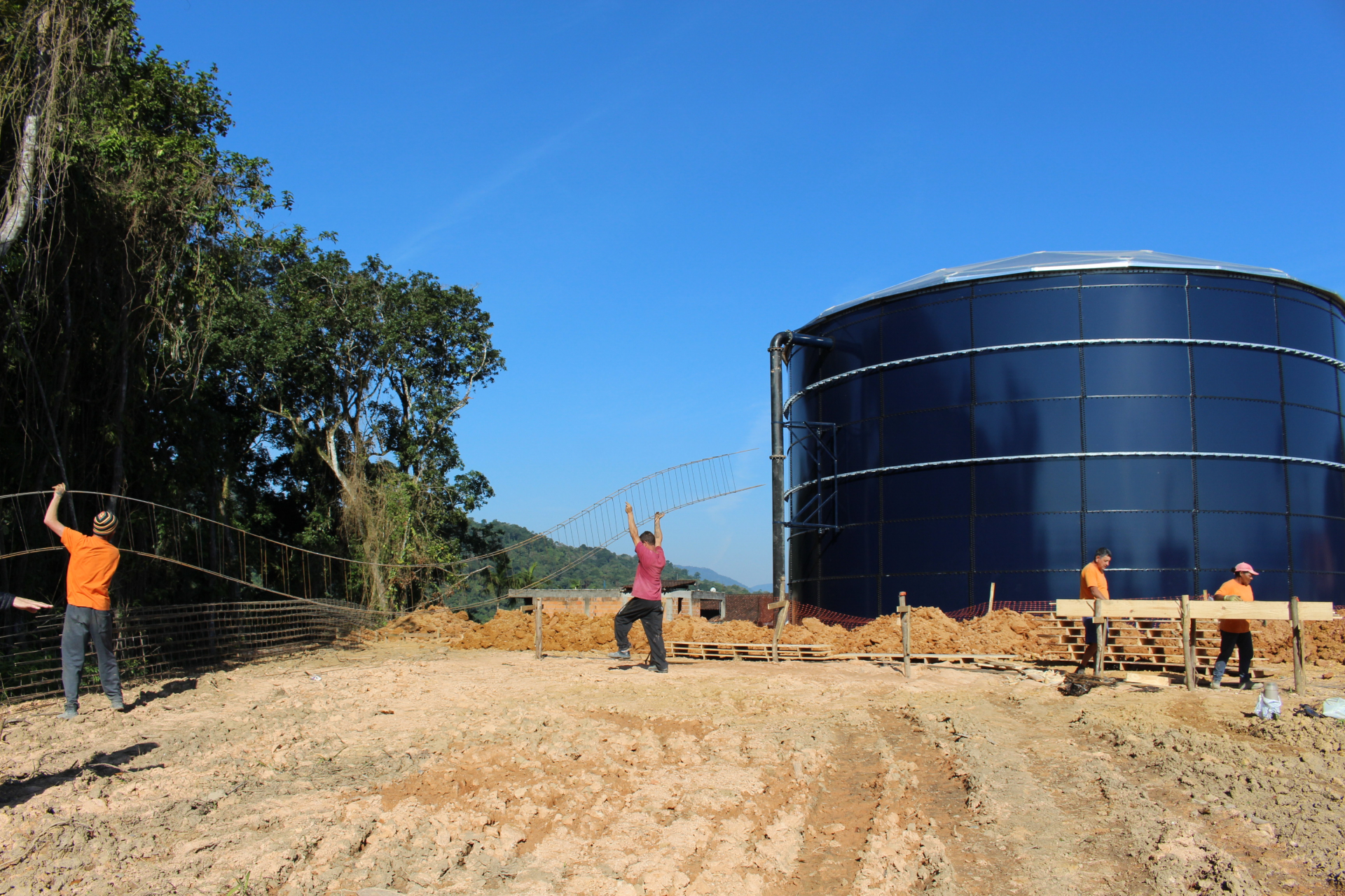 Avançam as obras do novo reservatório de água no Rau