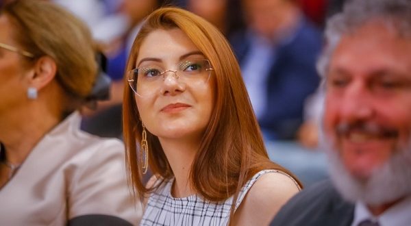 POLÍTICAS & POLÍTICOS 02.07.2019 POLÍTICAS & POLÍTICOS 02.07.2019