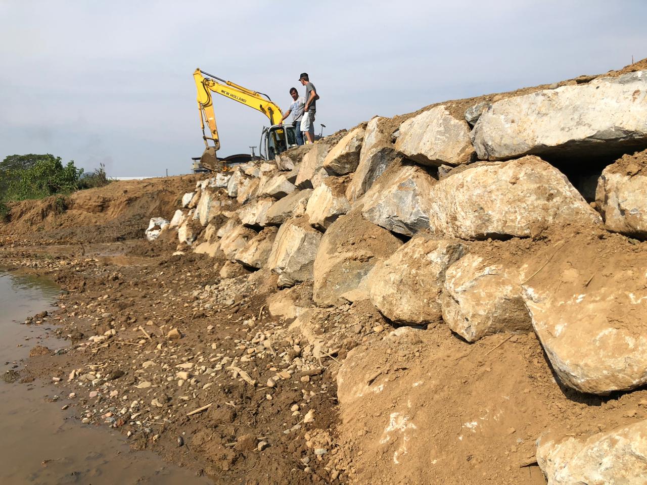 Obras de enrocamento no Rio Itapocu seguem na Via Verde