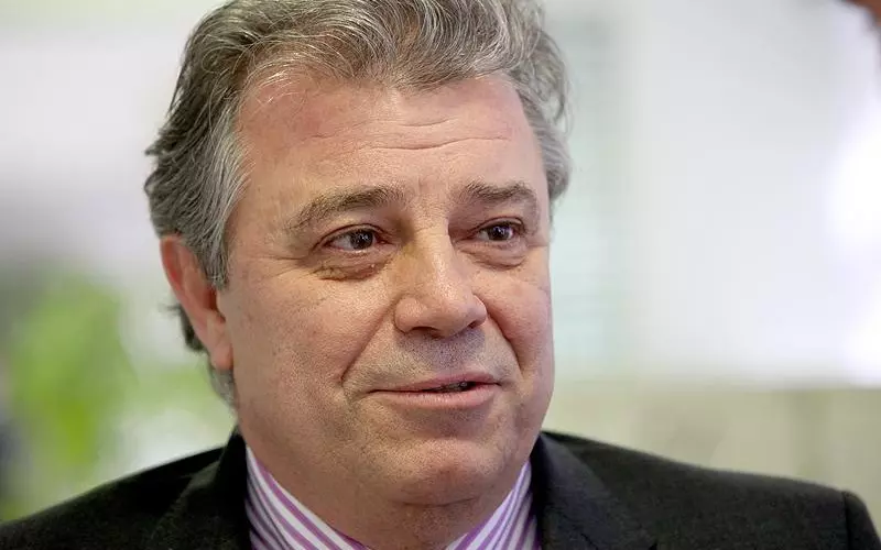 POLÍTICA & POLÍTICOS