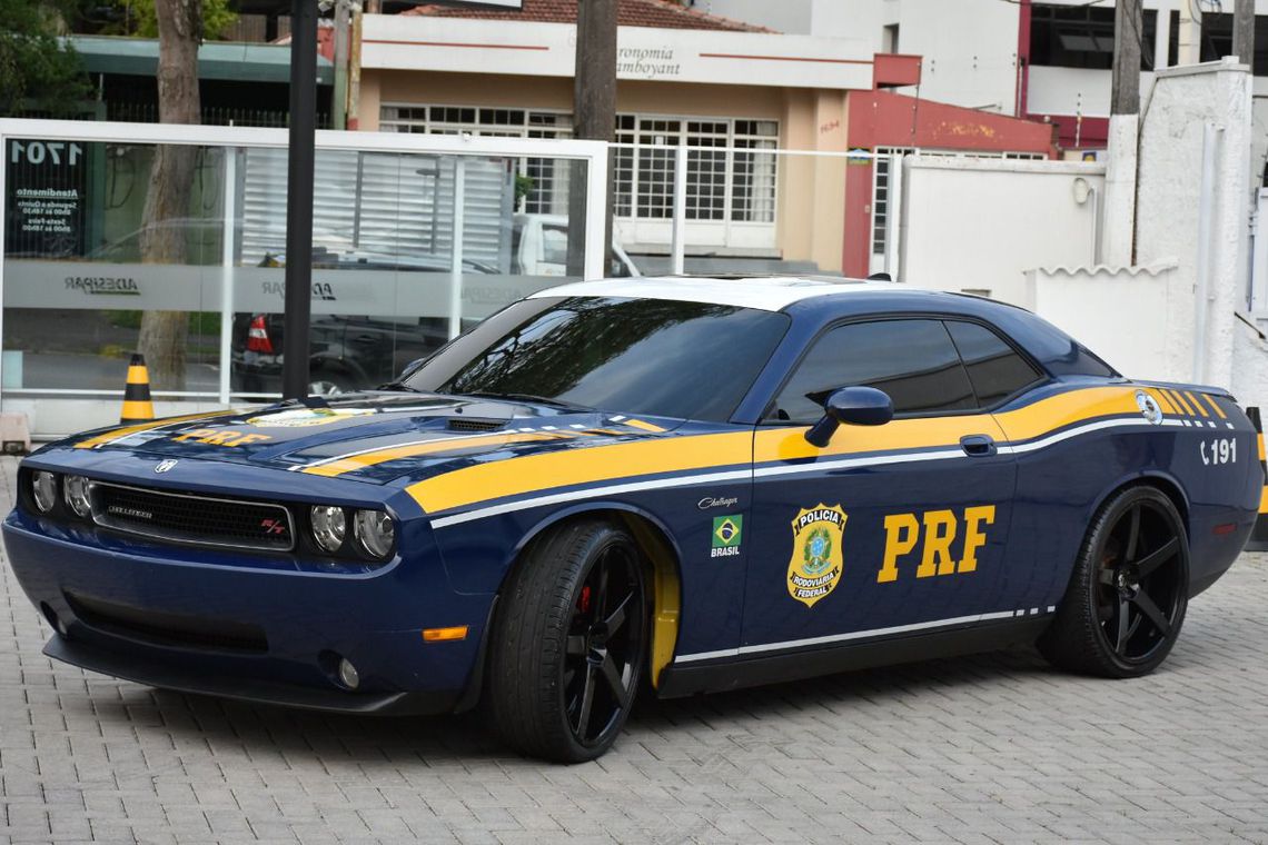 PRF passa a usar Dodge Challenger apreendido em ação contra o tráfico