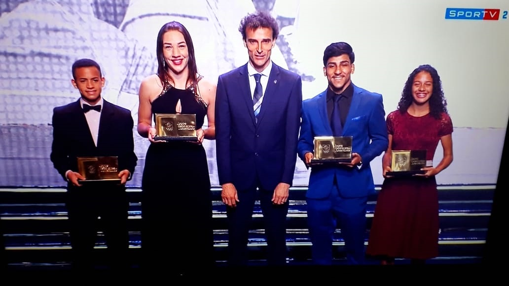 Atleta do voleibol recebe Prêmio Brasil Olímpico