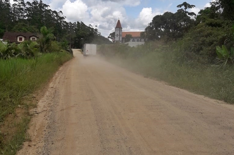 Moradores se mobilizam nesta terça-feira pelo asfalto na SC-414 em Massaranduba