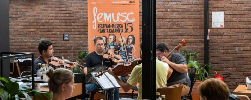 Femusc leva música aos locais públicos de Jaraguá Femusc leva música aos locais públicos de Jaraguá