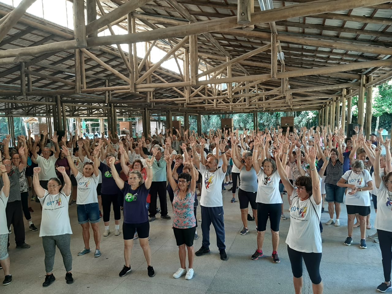 Colônia de férias reúne 300 idosos no Parque Malwee