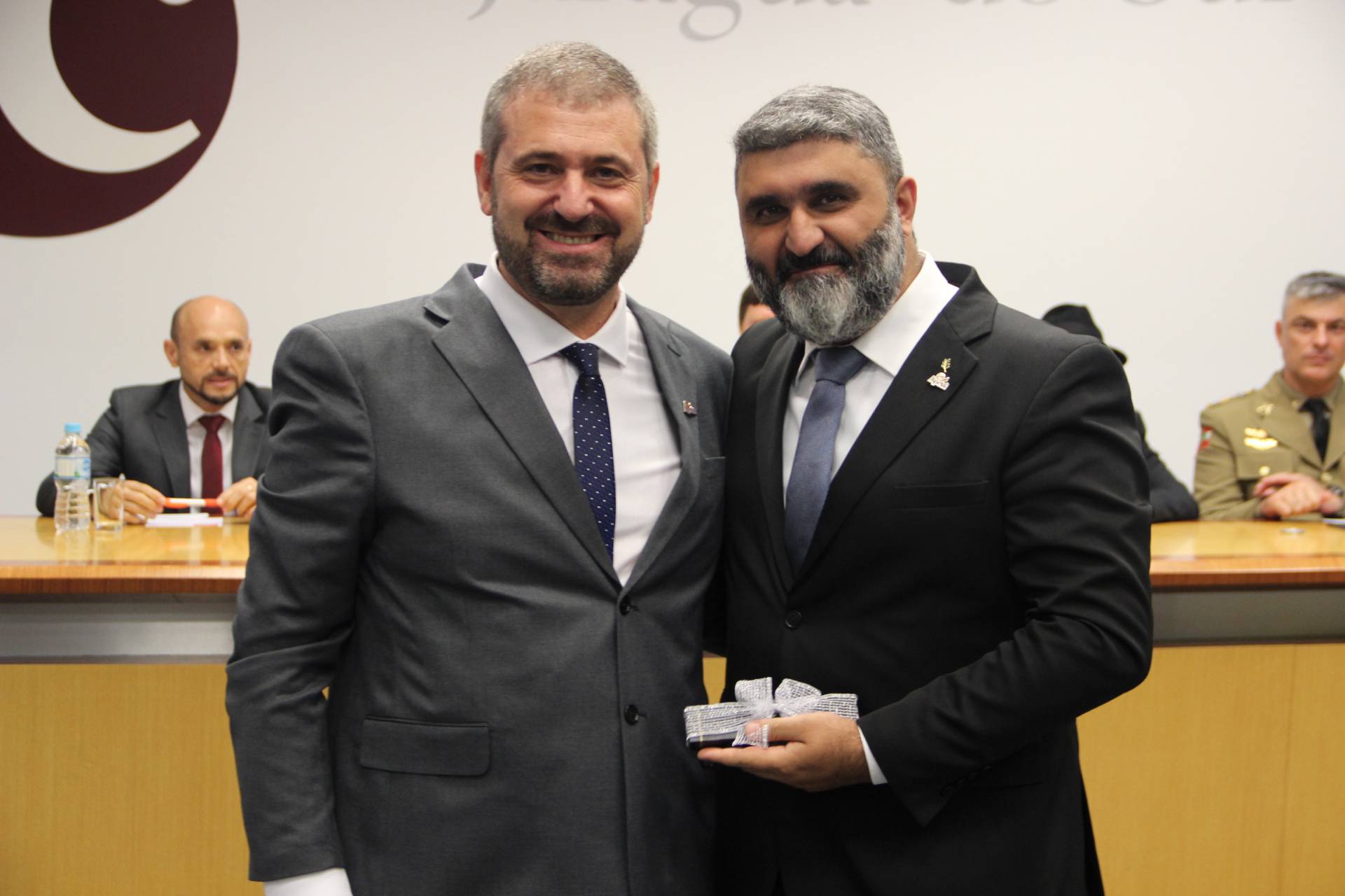 Apevi dá posse a nova gestão em ato concorrido