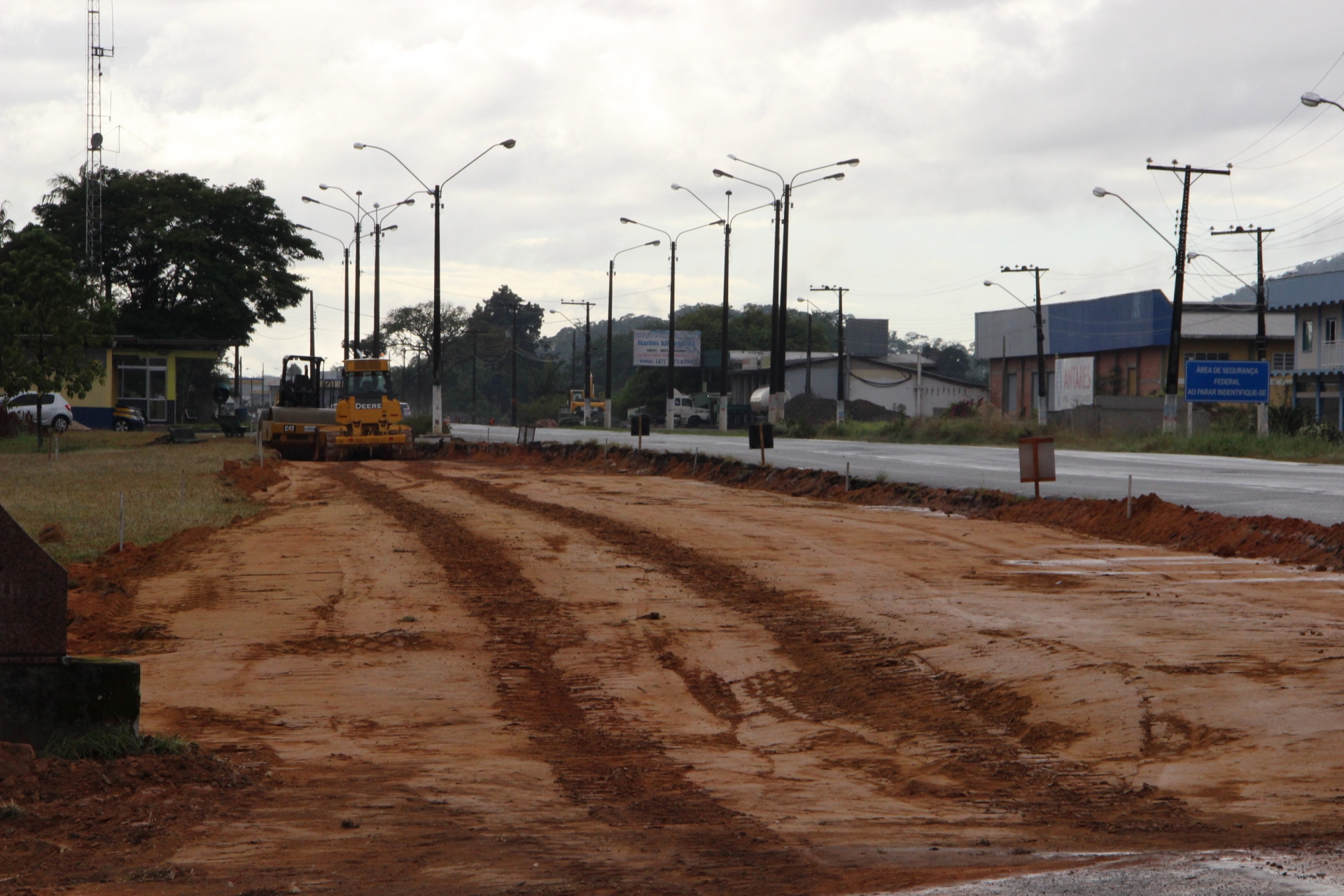 OBRA PRONTA NA BR 280 SEM POSSÍBILIDADE DE UTILIZAÇÃO ATUALMENTE -  GUARAMIRIM / SC 