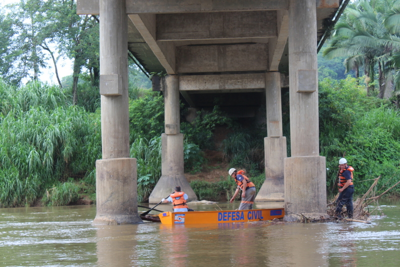Pontes passam por limpeza em Jaraguá do Sul