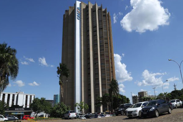 Tem dívidas com a Caixa? Saiba como renegociar sem sair de casa