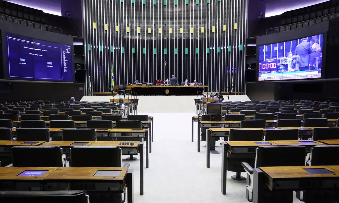 Câmara aprova em 2° turno texto-base da PEC do Orçamento de Guerra