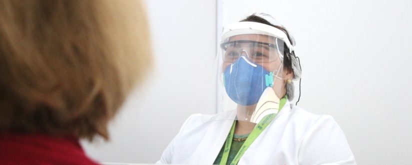 Máscara de plástico, estilo soldador, precisa ser usada junto com a máscara de tecido Máscara de plástico, estilo soldador, precisa ser usada junto com a máscara de tecido