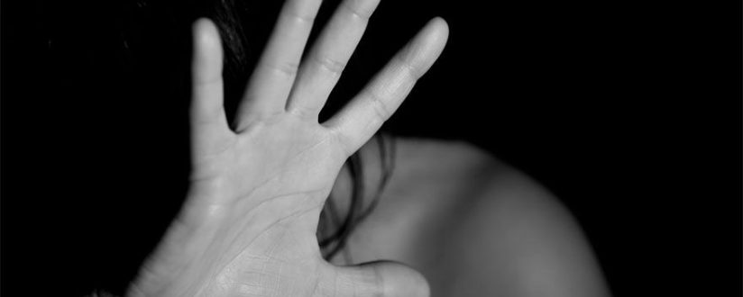 Homem é preso após sufocar esposa em Jaraguá do Sul Homem é preso após sufocar esposa em Jaraguá do Sul