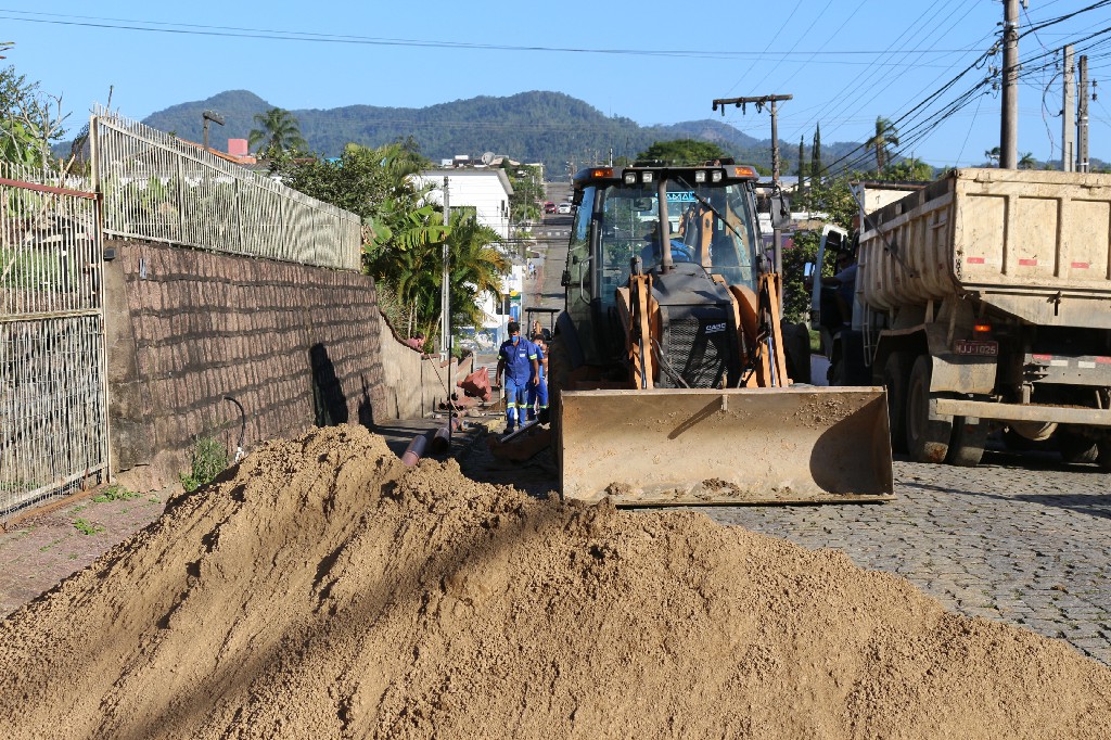 Samae implanta novas redes de esgoto na Vila Lenzi