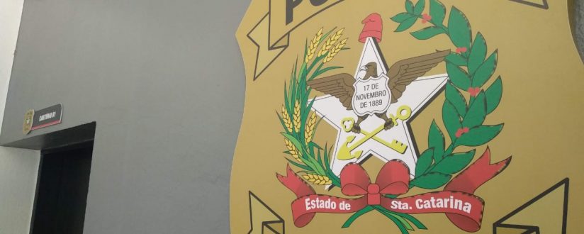 Polícia civil cumpre mandados e prende avó e o companheiro suspeitos de estupro de vulnerável, em Araquari Polícia civil cumpre mandados e prende avó e o companheiro suspeitos de estupro de vulnerável, em Araquari