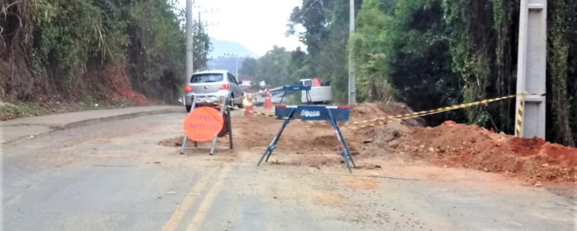 Passagem de caminhões proibida na rua Cláudio Tomaselli em Guaramirim Passagem de caminhões proibida na rua Cláudio Tomaselli em Guaramirim