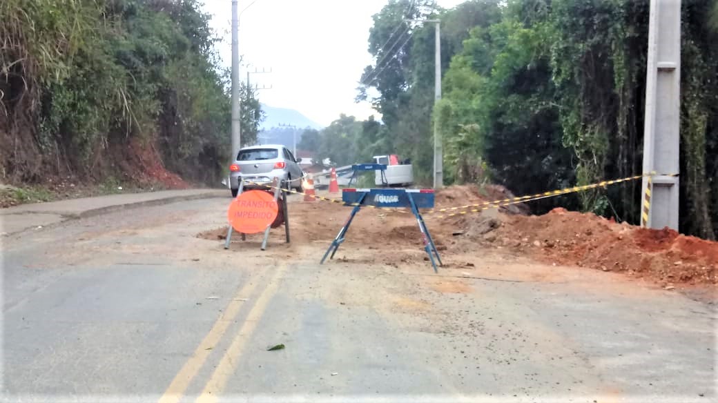 Passagem de caminhões proibida na rua Cláudio Tomaselli em Guaramirim