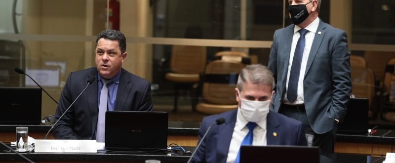 Deputados cobram leitos de UTIs e sobem tom contra governador Deputados cobram leitos de UTIs e sobem tom contra governador