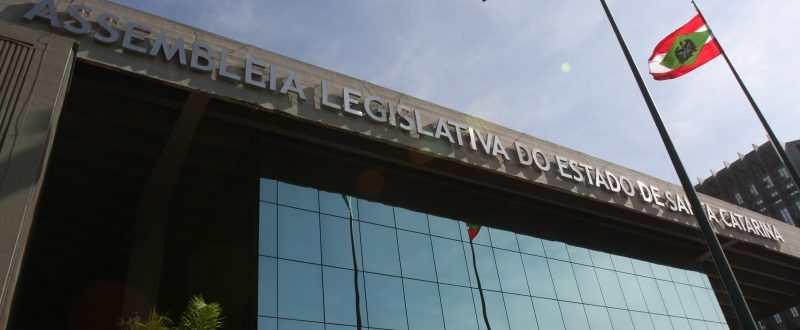 Diretoria da Alesc define rito para o trâmite do pedido de impeachment Diretoria da Alesc define rito para o trâmite do pedido de impeachment