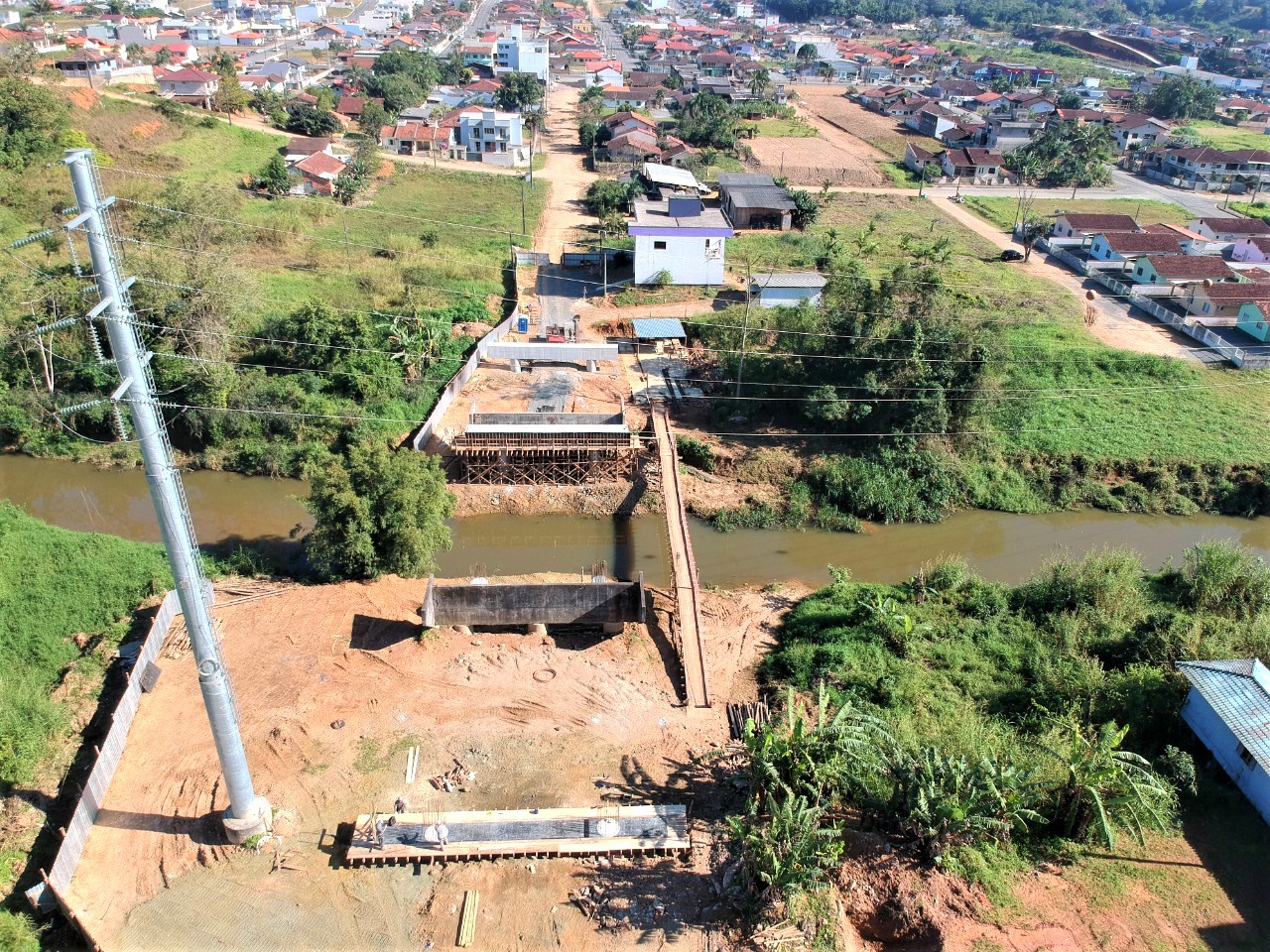 Avançam as obras da nova ponte na Barra do Rio Cerro