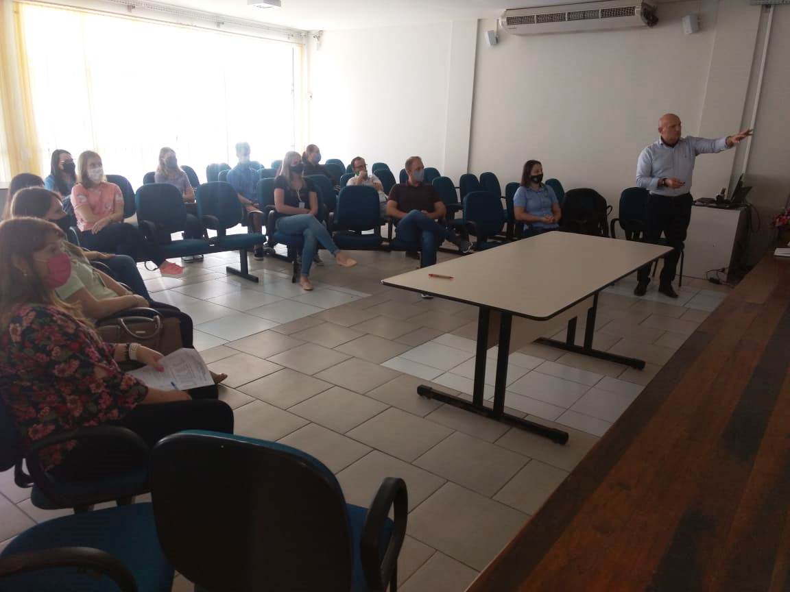 Workshop sobre movimento econômico reúne contabilistas em Massaranduba