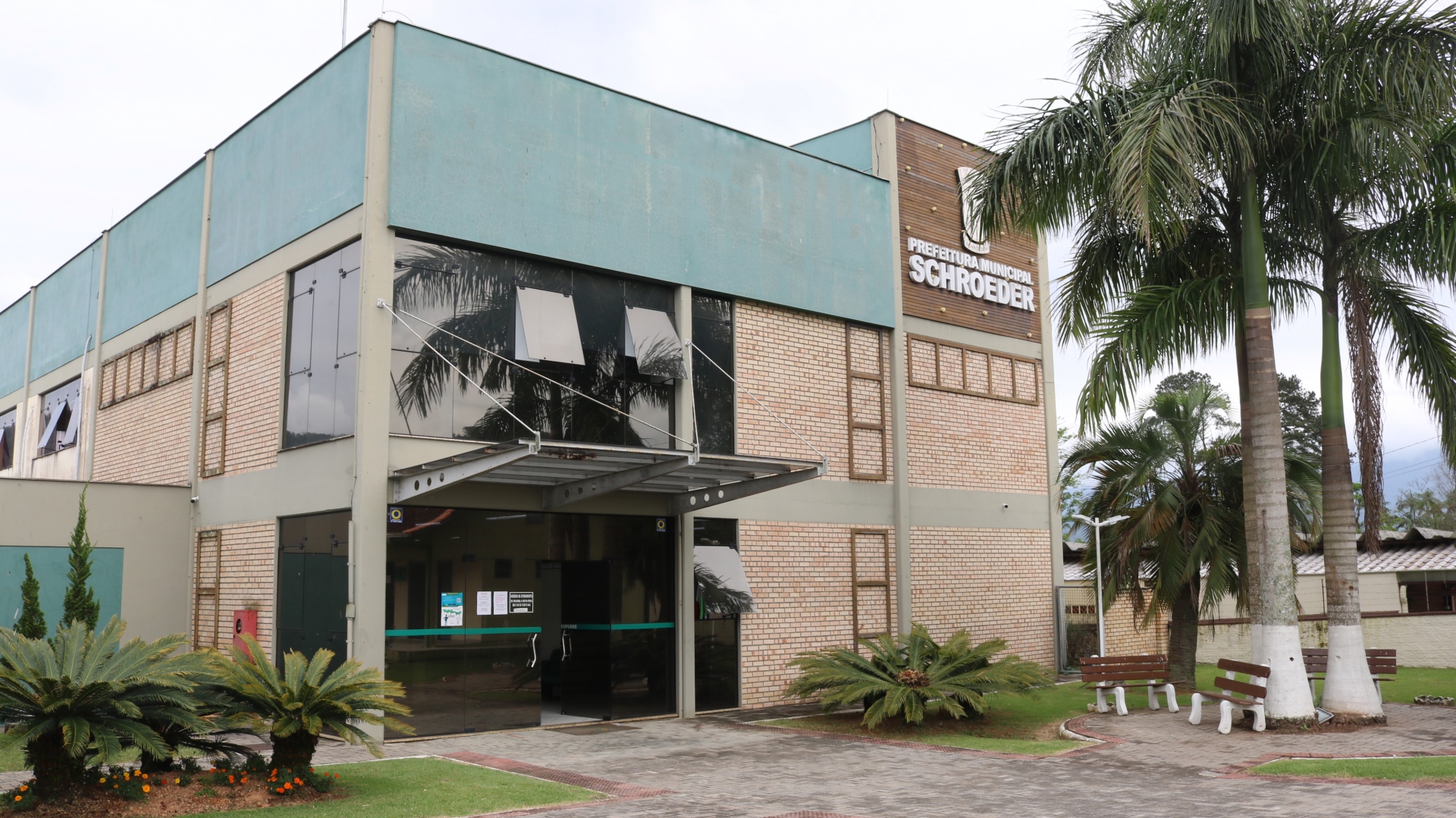 Schroeder tem seis candidatos a prefeito e 100 a vereador
