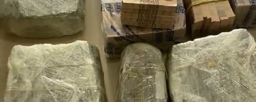 Polícia civil realiza operação e apreende grande quantidade de dinheiro na região de Itajaí Polícia civil realiza operação e apreende grande quantidade de dinheiro na região de Itajaí
