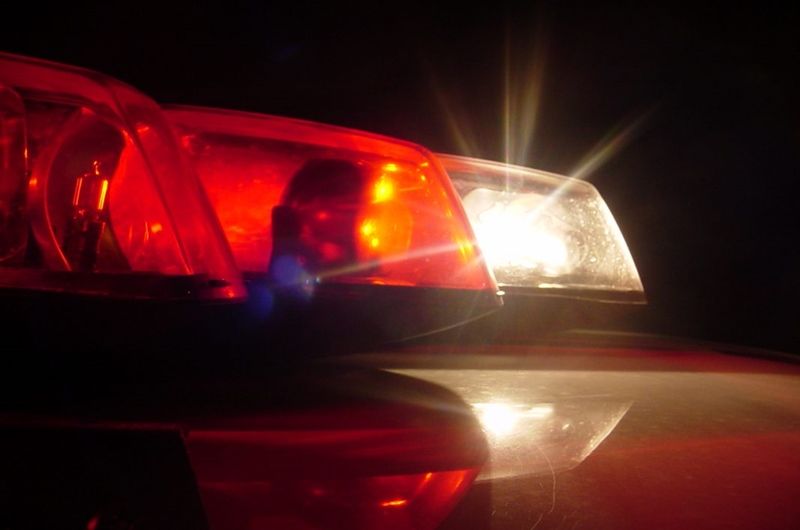 Motorista, em direção perigosa, quase bate em viatura da polícia no Centro de Massaranduba