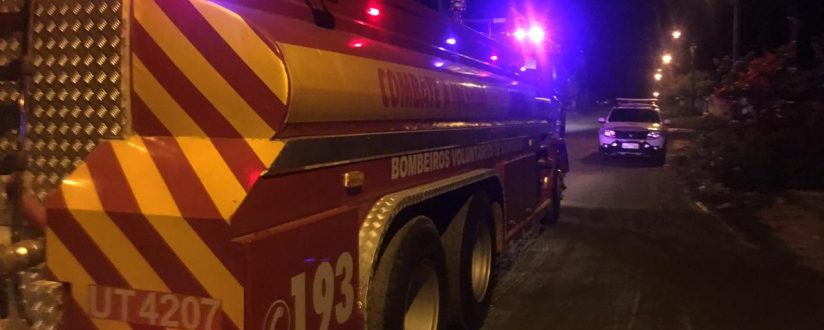 Princípio de incêndio é registrado nesta madrugada em residência em Schroeder Princípio de incêndio é registrado nesta madrugada em residência em Schroeder