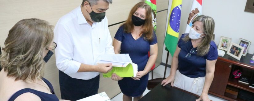 Nova proposta curricular de Jaraguá do Sul é lançada Nova proposta curricular de Jaraguá do Sul é lançada