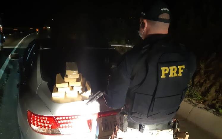 PRF apreende 10 kg de crack na BR 470 em Gaspar