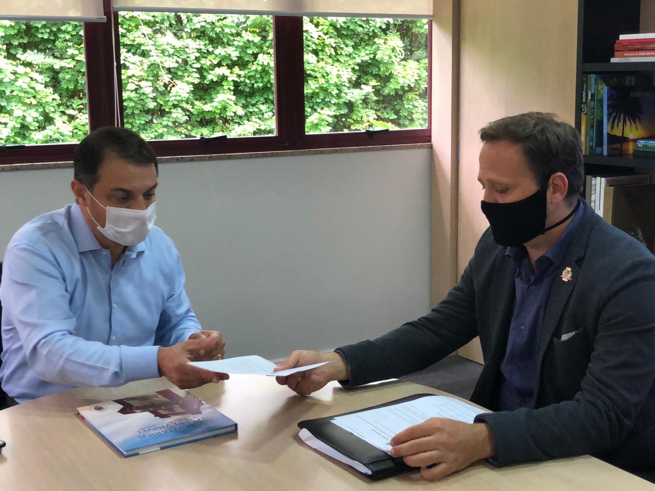 Prefeito de Joinville apresenta três pedidos a Moisés; dois na área da saúde