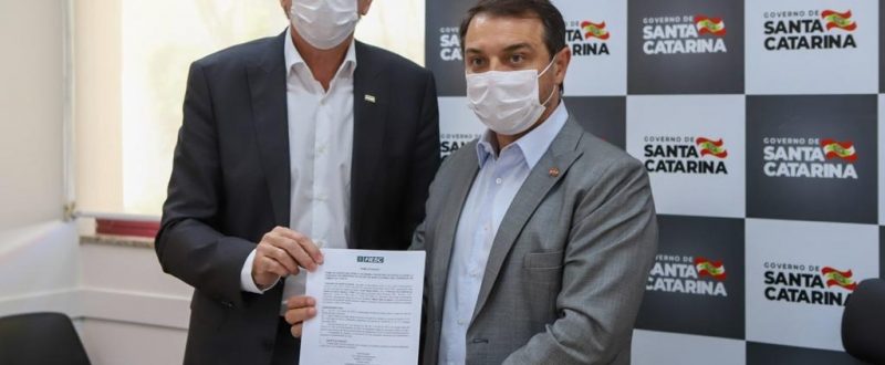 Estado recebe câmaras de resfriamento para vacinas e cinco mil oxímetros Estado recebe câmaras de resfriamento para vacinas e cinco mil oxímetros