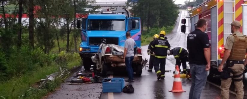 Acidente na tarde dessa sexta-feira resulta em duas mortes em rodovia no Estado Acidente na tarde dessa sexta-feira resulta em duas mortes em rodovia no Estado