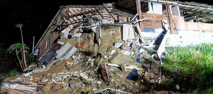 Imóvel sofre desabamento na madrugada desse domingo (14) em Guaramirim Imóvel sofre desabamento na madrugada desse domingo (14) em Guaramirim