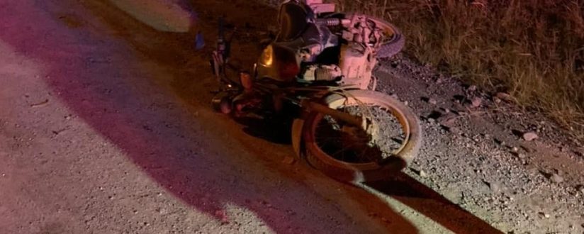 Jovem fica ferido em acidente entre carro e moto em Massaranduba Jovem fica ferido em acidente entre carro e moto em Massaranduba