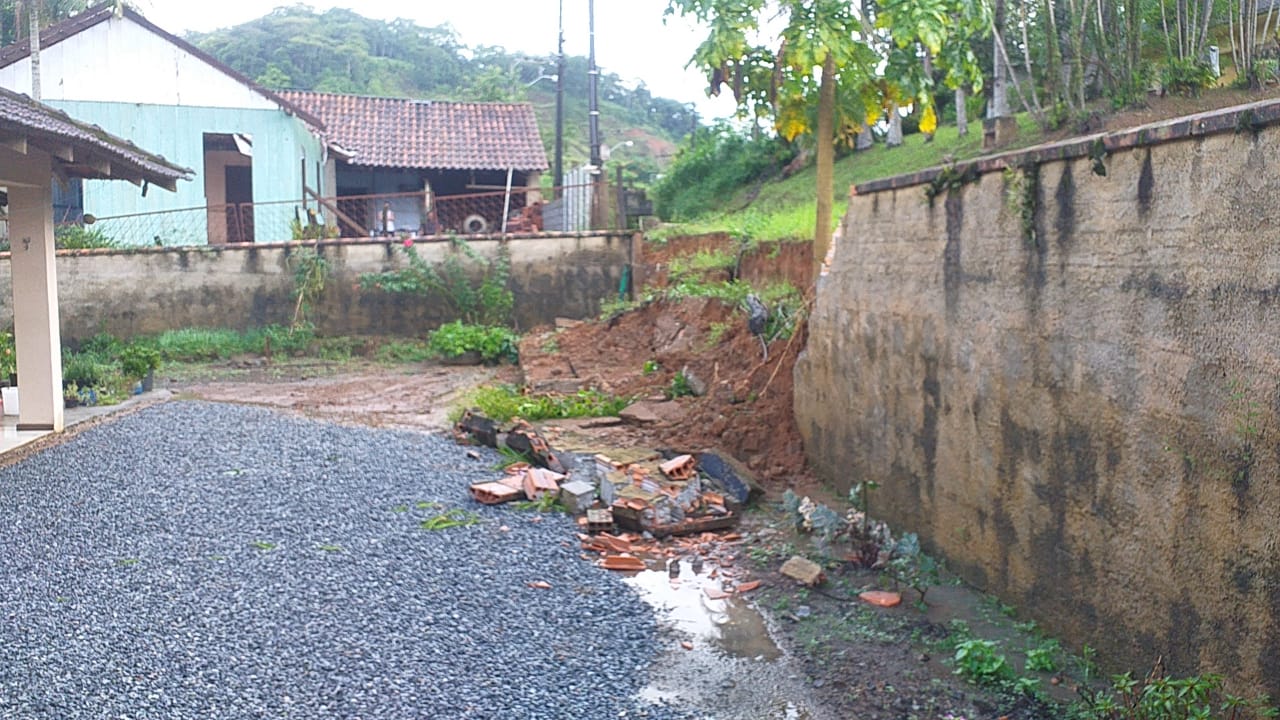 Municípios da microrregião registram pontos de alagamentos e deslizamentos neste sábado