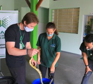 Fundema de Barra Velha conhece trabalho de resgate da fauna na Fujama