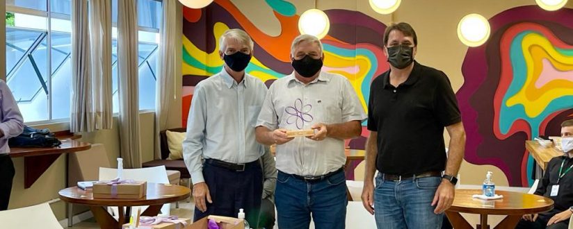 Hospital São José presta homenagem à Fiesc pelo Fundo Social Hospital São José presta homenagem à Fiesc pelo Fundo Social
