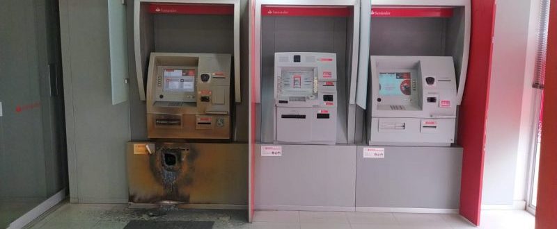Caixa eletrônico de agência bancária é alvo de criminosos em Blumenau Caixa eletrônico de agência bancária é alvo de criminosos em Blumenau