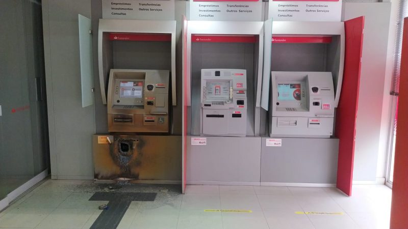 Caixa eletrônico de agência bancária é alvo de criminosos em Blumenau