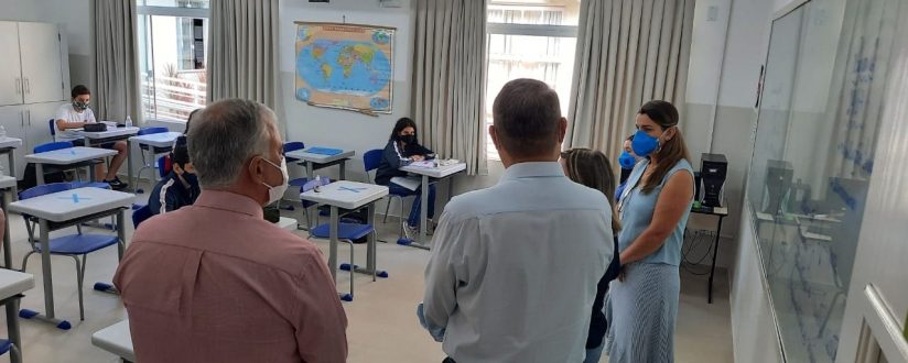 Escolas de Jaraguá do Sul recém-reformadas são vistoriadas pelo prefeito e vice Escolas de Jaraguá do Sul recém-reformadas são vistoriadas pelo prefeito e vice