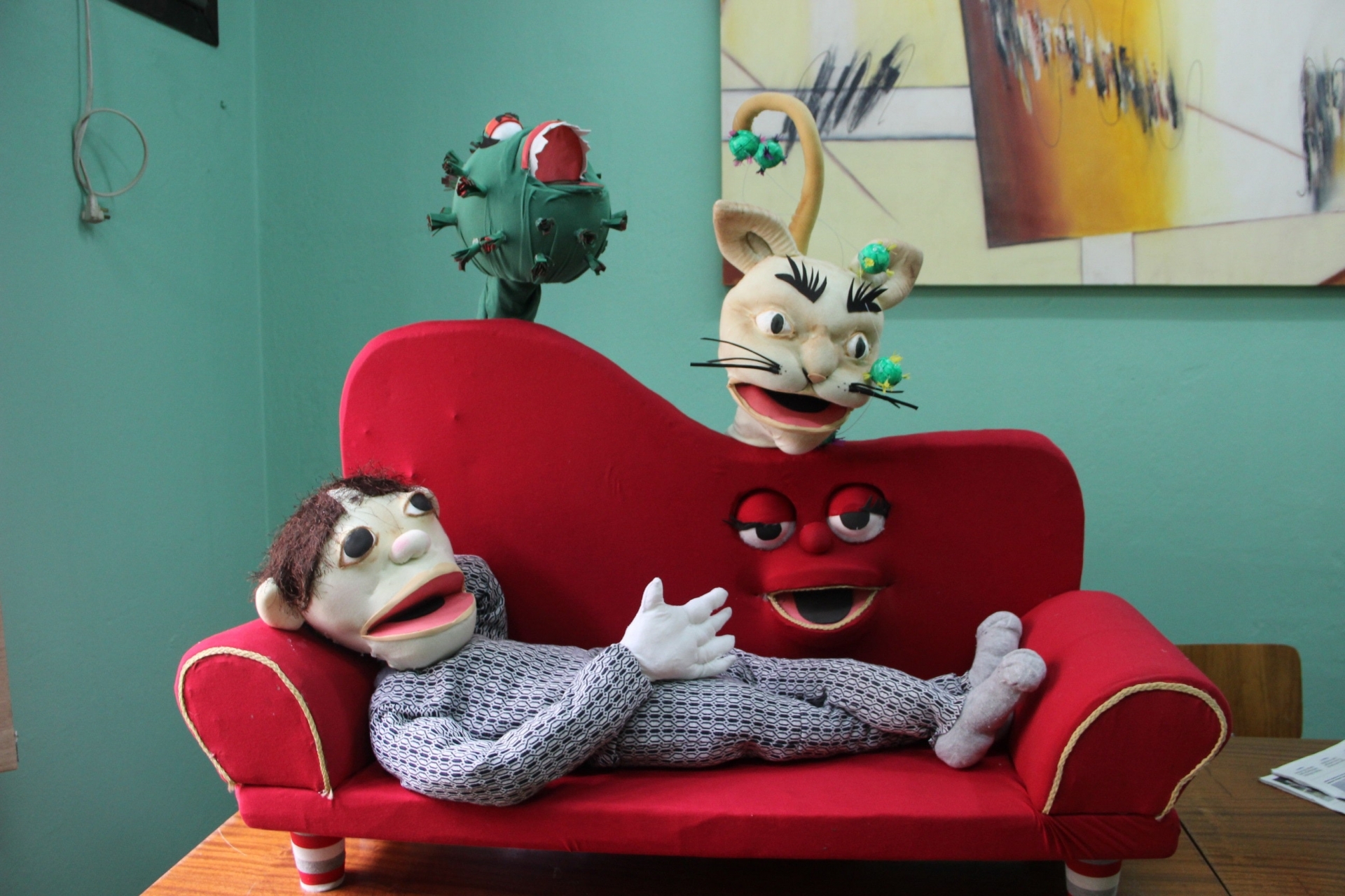 Vídeo de teatro de fantoches foca o cotidiano com a Covid-19