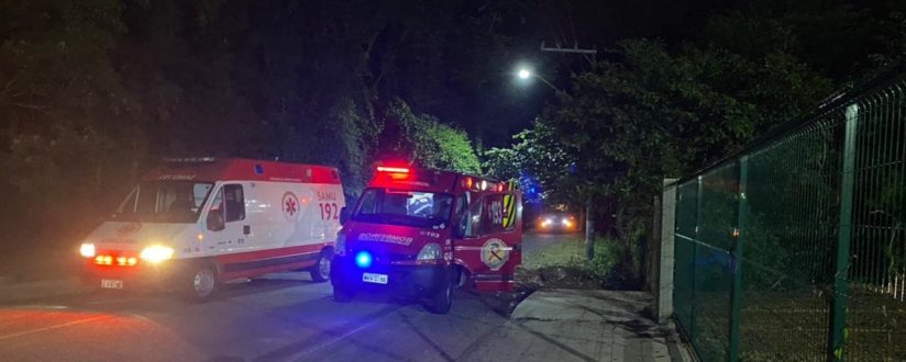 Homem é resgatado e levado ao pronto atendimento após se jogar de ponte em Schroeder Homem é resgatado e levado ao pronto atendimento após se jogar de ponte em Schroeder