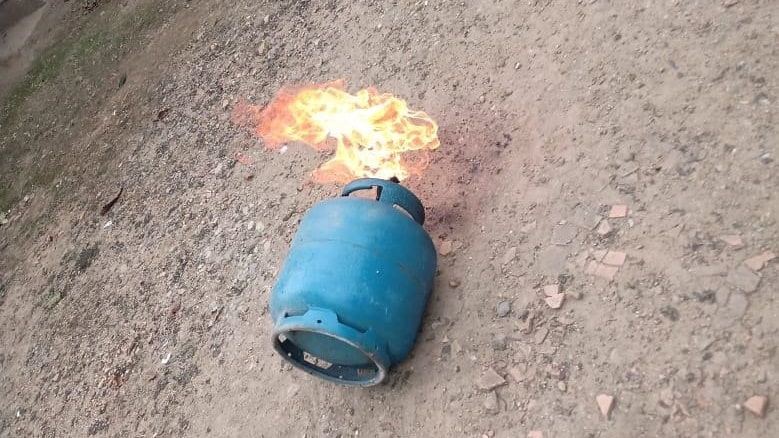 Botijão de gás pega fogo em Guaramirim